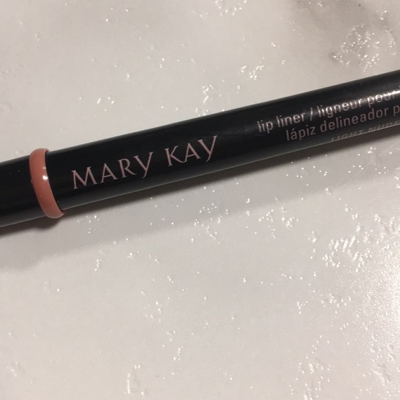 Mary Kay Lip Liner - Picture 2 of 2